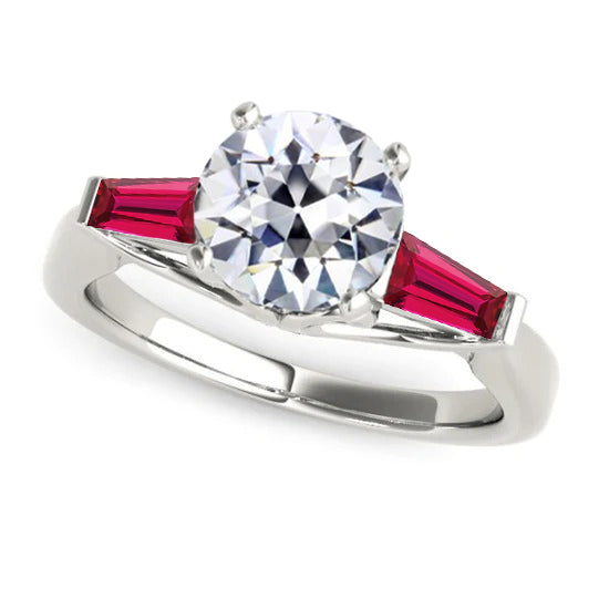 Anello Trilogy con Rubini e Diamanti 3,20 Ct Taglio Vecchio Oro 14K