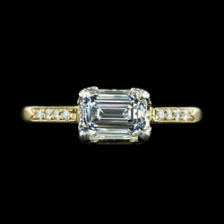 Anello anniversario con smeraldo e diamante rotondo 5 carati in oro bicolore