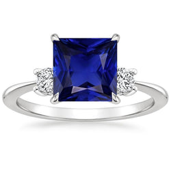 Anello con 3 pietre di diamanti e zaffiri blu principessa con gambo affusolato 5.50 carati