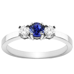 Anello con 3 pietre di zaffiro blu e diamante. 1.50 carati. set di cestini in oro a 4 punte