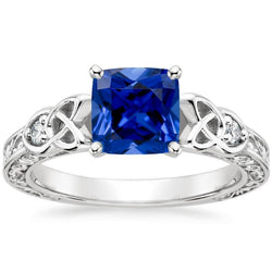 Anello con 3 pietre in stile vintage con zaffiri blu e diamanti rotondi 2.50 carati