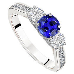 Anello con 3 pietre preziose in stile cuscino zaffiro e diamanti 3.50 carati
