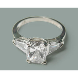 Anello con diamante radiante a tre pietre da 2,60 ct e gioielli in oro bianco 14 carati Nuovo