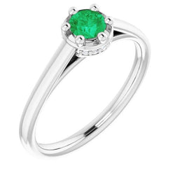Anello con diamante verde smeraldo verde rotondo a sei punte. 1.25 carati. oro bianco 14K