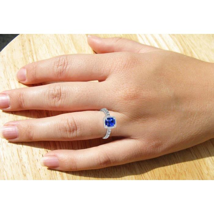 Anello con diamanti e pietre preziose con zaffiro dello Sri Lanka taglio cuscino da 1.80 ct - harrychadent.it