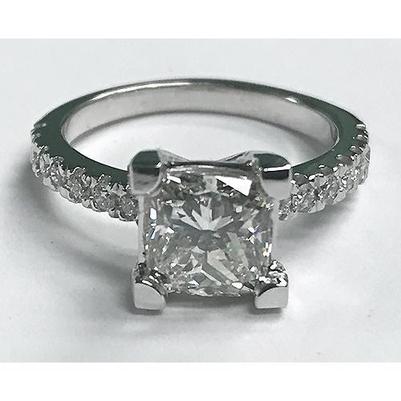 Anello con diamanti taglio principessa da 3.51 carati con accenti in oro bianco 14K - harrychadent.it