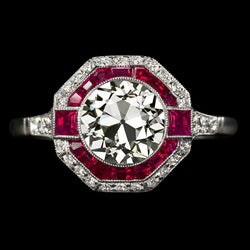 Anello con doppio anello di diamanti a taglio antico, principessa e rubini trapezoidali 5 carati