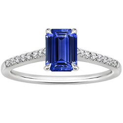 Anello con pavé di diamanti. smeraldo. zaffiro di Ceylon. oro bianco. 3.50 carati