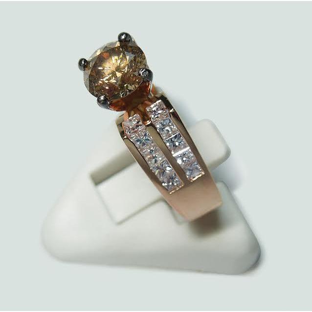 Anello con pietra preziosa rotonda marrone champagne con diamanti in oro rosa 2,5 carati 14K - harrychadent.it