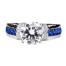 Anello con pietre di zaffiro blu accentate con un diamante tondo da 3 carati e oro bianco 14K