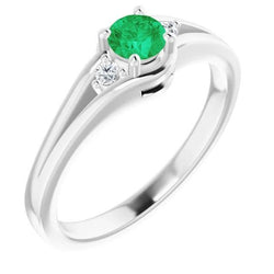 Anello con tre pietre Gioielli da donna con diamanti e smeraldi verdi da 0.85 carati