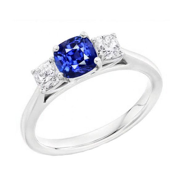 Anello con tre pietre di zaffiro blu e diamanti a cuscino 2 carati in oro 14K - harrychadent.it