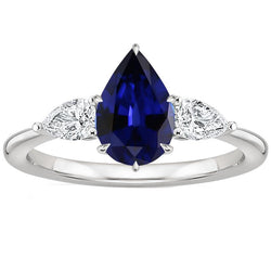 Anello con tre pietre d'oro con zaffiro di Ceylon e diamanti 6.75 carati