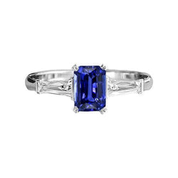 Anello con tre pietre in zaffiro Srilanka a forma di smeraldo 2 carati