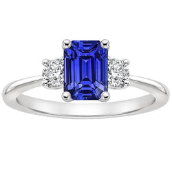 Anello con tre pietre preziose. diamante rotondo e zaffiro di Ceylon 3.50 carati
