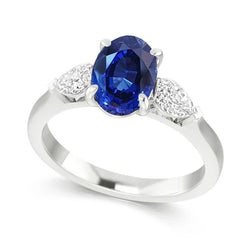 Anello con tre zaffiri Ceylon ovali da 3 Ct e diamante a forma di pera in Oro 14K