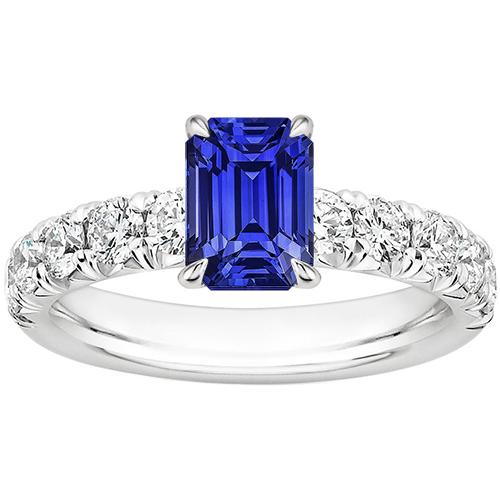 Anello con pavé di diamanti. smeraldo. zaffiro di Ceylon. 5 carati - harrychadent.it