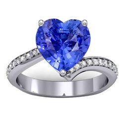 Anello con zaffiro azzurro con diamanti tondi. oro a gambo diviso 4.50 carati