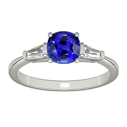 Anello con zaffiro da 1,75 carati e diamanti baguette con 3 pietre cuscino in oro bianco 14k