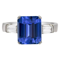 Anello con zaffiro di Ceylon e smeraldo a tre pietre con diamanti baguette 3.50 carati