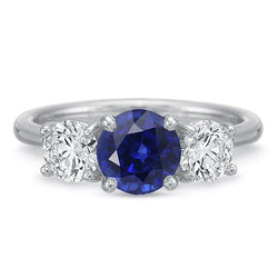 Anello da donna a tre pietre con zaffiro rotondo di Ceylon 2.50 carati di diamanti