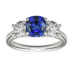 Anello da donna con 3 pietre cuscino zaffiro blu e diamanti tondi 2.50 carati