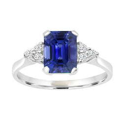 Anello da donna con pietre preziose. smeraldo. zaffiro di Ceylon e diamanti rotondi 3 carati