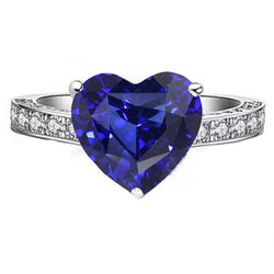 Anello da donna con pietre preziose. zaffiro a taglio cuore e diamanti. 3 carati. gioielli