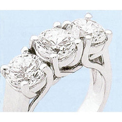 Anello da donna con tre pietre tonde con diamanti scintillanti in oro bianco 3 carati