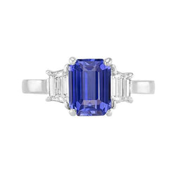 Anello da donna con tre smeraldi e zaffiri di Ceylon. oro bianco da 2.50 carati