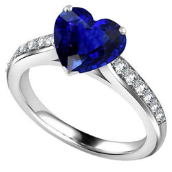 Anello di diamanti con zaffiro di Ceylon. gioielli con gemme con gambo affusolato da 4 carati