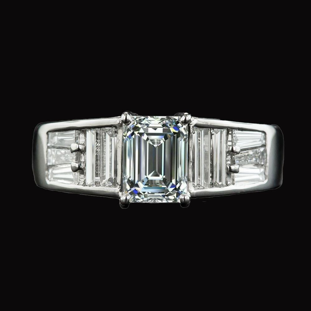 Anello di fidanzamento Baguette e smeraldo con diamanti incastonati 5.50 carati - harrychadent.it