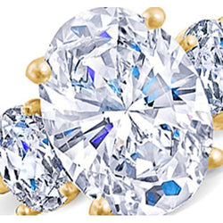 Anello di fidanzamento con 3 pietre di diamante taglio ovale in oro giallo da 3.50 carati
