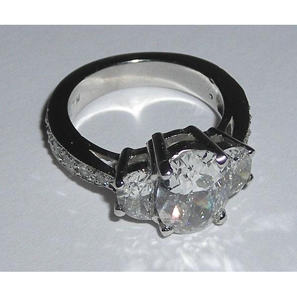 Anello di fidanzamento con diamante ovale in oro bianco da 3,51 carati, tre pietre - harrychadent.it