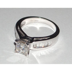 Anello di fidanzamento con diamante principessa da 2.35 carati in oro bianco 14K