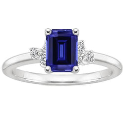 Anello di fidanzamento con diamante smeraldo con accenti blu zaffiro 4 carati