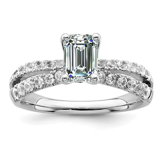 Anello di fidanzamento con diamante smeraldo con accenti in oro con gambo diviso 4 carati - harrychadent.it