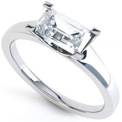 Anello di fidanzamento con diamante solitario da 1,50 carati taglio smeraldo in oro bianco
