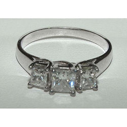 Anello di fidanzamento con diamante taglio principessa da 2.01 ct. tre pietre