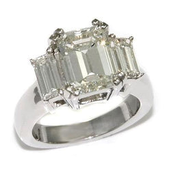 Anello di fidanzamento con diamante taglio smeraldo 3 pietre 4,50 carati oro bianco 14K