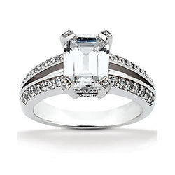 Anello di fidanzamento con grande diamante solitario da 2.60 carati con accenti