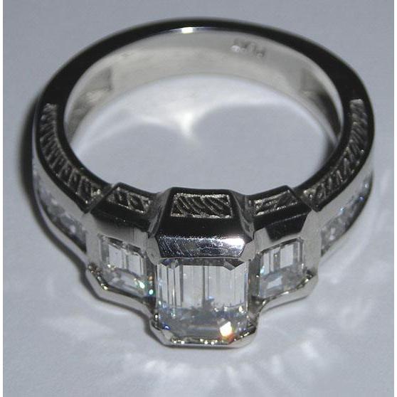 Anello di fidanzamento con tre diamanti in pietra e smeraldo in oro 3.51 carati Nuovo - harrychadent.it