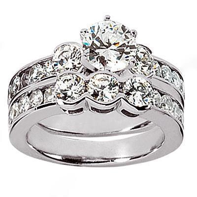 Anello di fidanzamento con tre pietre di diamante incastonato in oro bianco 3,11 carati - harrychadent.it