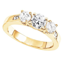 Anello di fidanzamento con tre pietre di diamanti, oro giallo da 2,80 carati