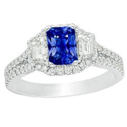 Anello di fidanzamento con zaffiro Halo 4 carati trapezi e pavé di diamanti incastonati