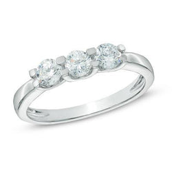 Anello di fidanzamento in oro bianco 14 carati con tre diamanti a taglio rotondo da 1,50 ct