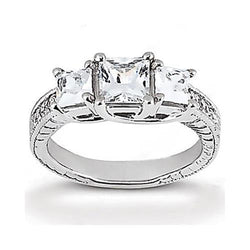 Anello di fidanzamento in oro bianco con 3 pietre di diamante taglio principessa 2.43 carati