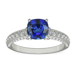 Anello di fidanzamento in oro bianco con diamante e zaffiro blu. 3.50 carati