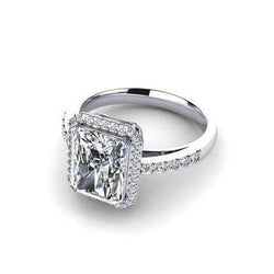 Anello di fidanzamento in oro bianco con grandi smeraldi e diamanti a taglio rotondo da 3,50 ct