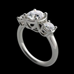 Anello di fidanzamento in oro bianco con tre pietre di diamante lucidato a 4 carati